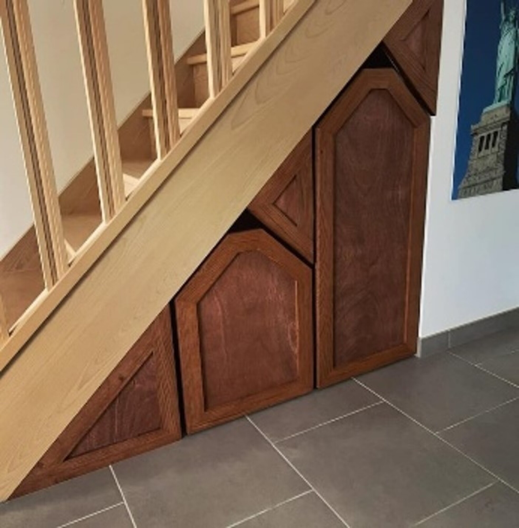 Rangement Sur-mesure sous escalier Bois Métal