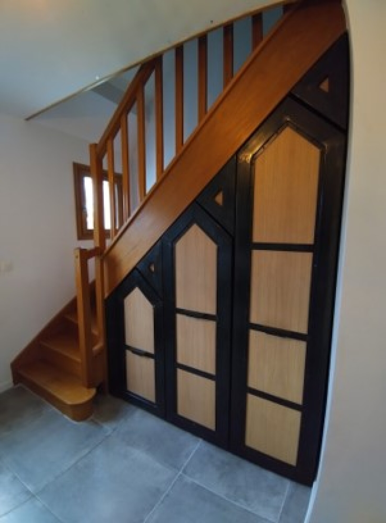 Rangement Sur-mesure sous escalier Bois Métal
