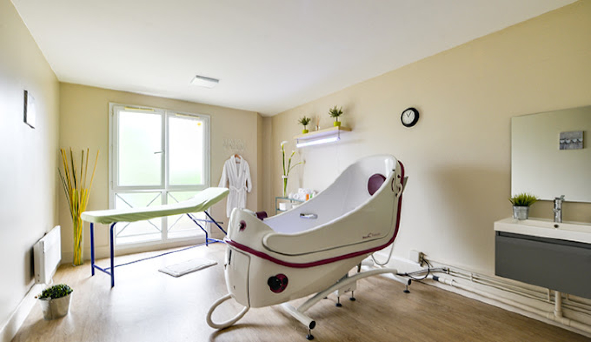 Investissement en chambre médicalisée en EHPAD au loyer de 620 € garanti net d'impôt pour la retraite complémentaire.